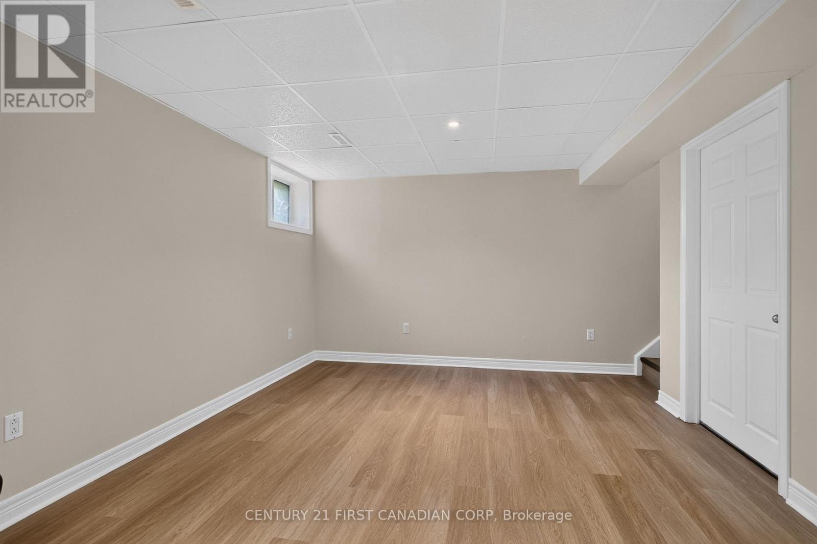 #7 1059 WHETHERFIELD STREET - 32