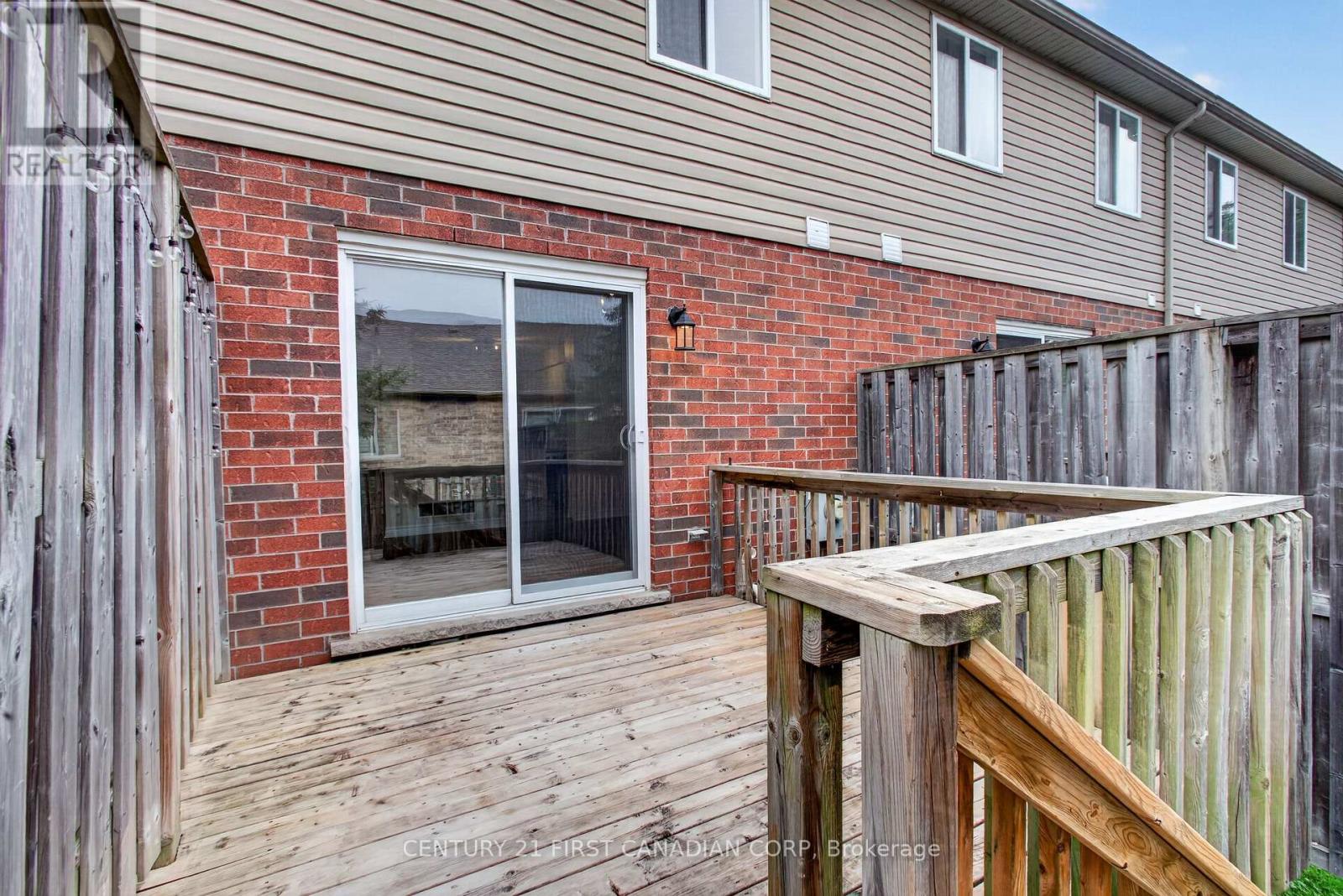 #7 1059 WHETHERFIELD STREET - 35