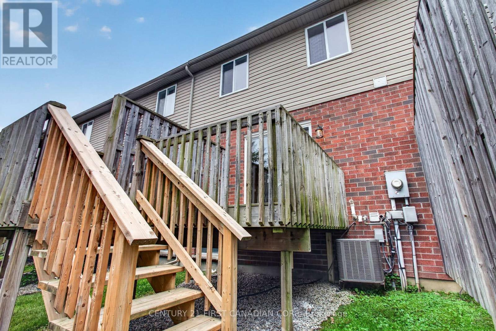 #7 1059 WHETHERFIELD STREET - 36