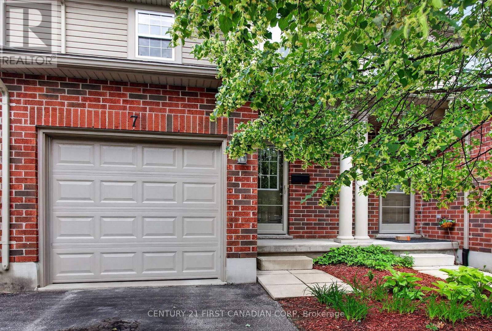#7 1059 WHETHERFIELD STREET - 4