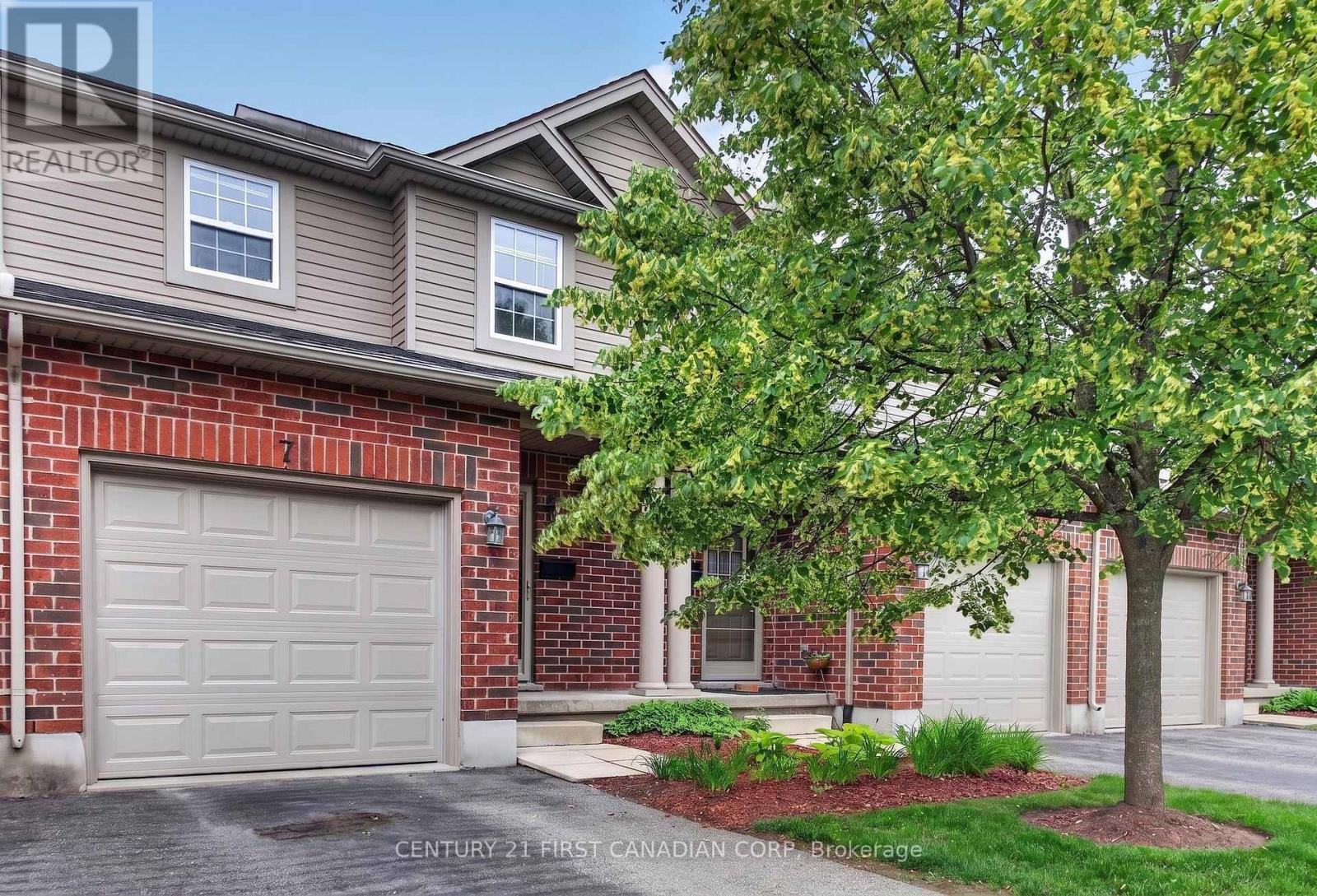 #7 1059 WHETHERFIELD STREET - 5