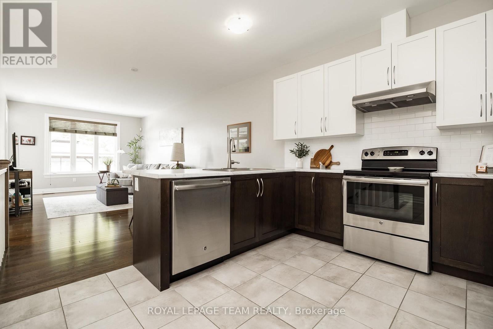135 TRADEWINDS CRESCENT - 16
