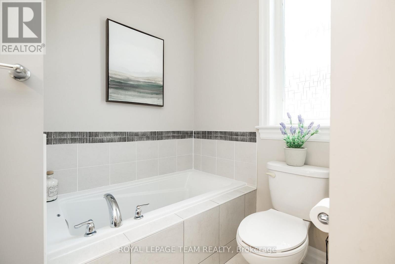135 TRADEWINDS CRESCENT - 24