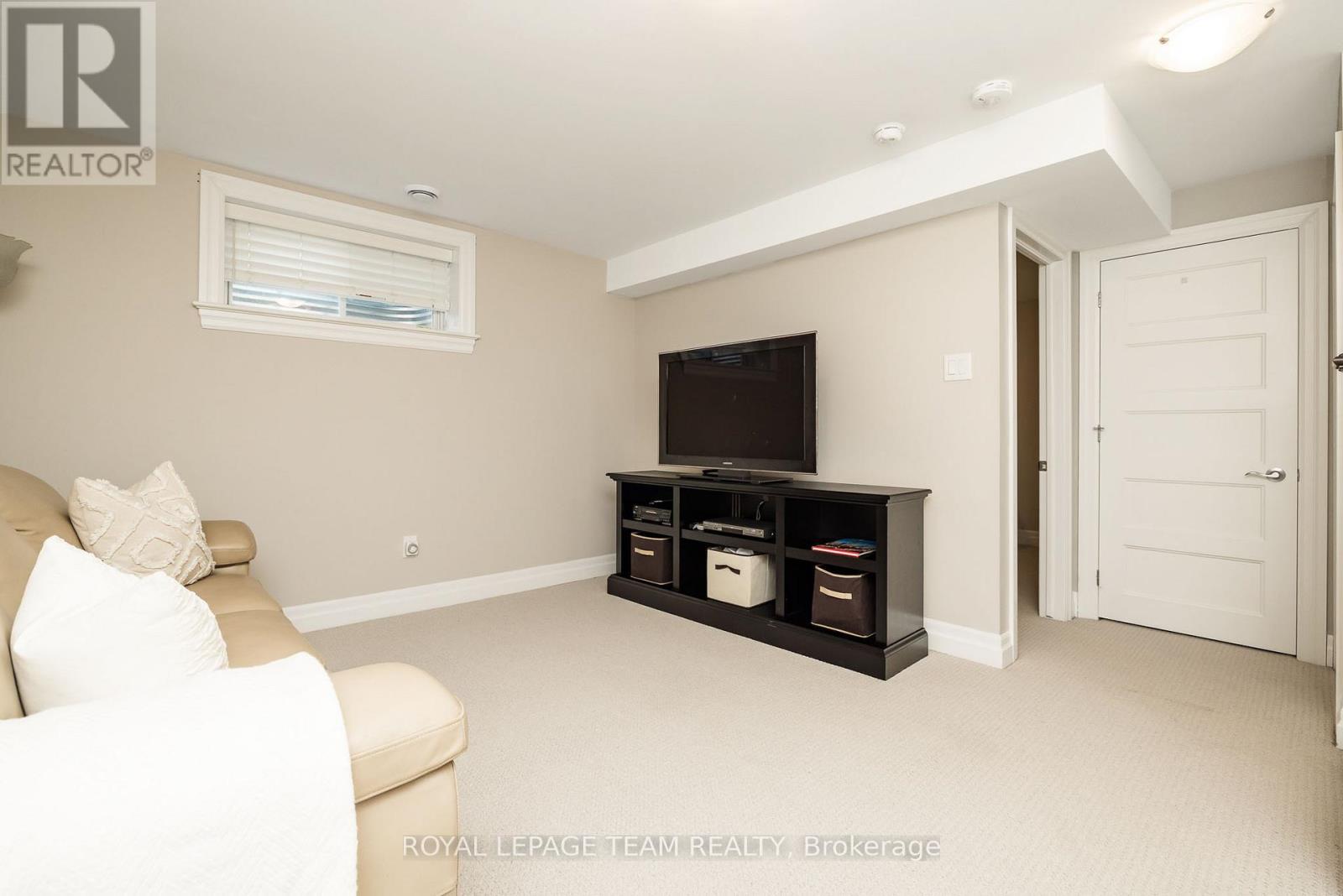 135 TRADEWINDS CRESCENT - 28
