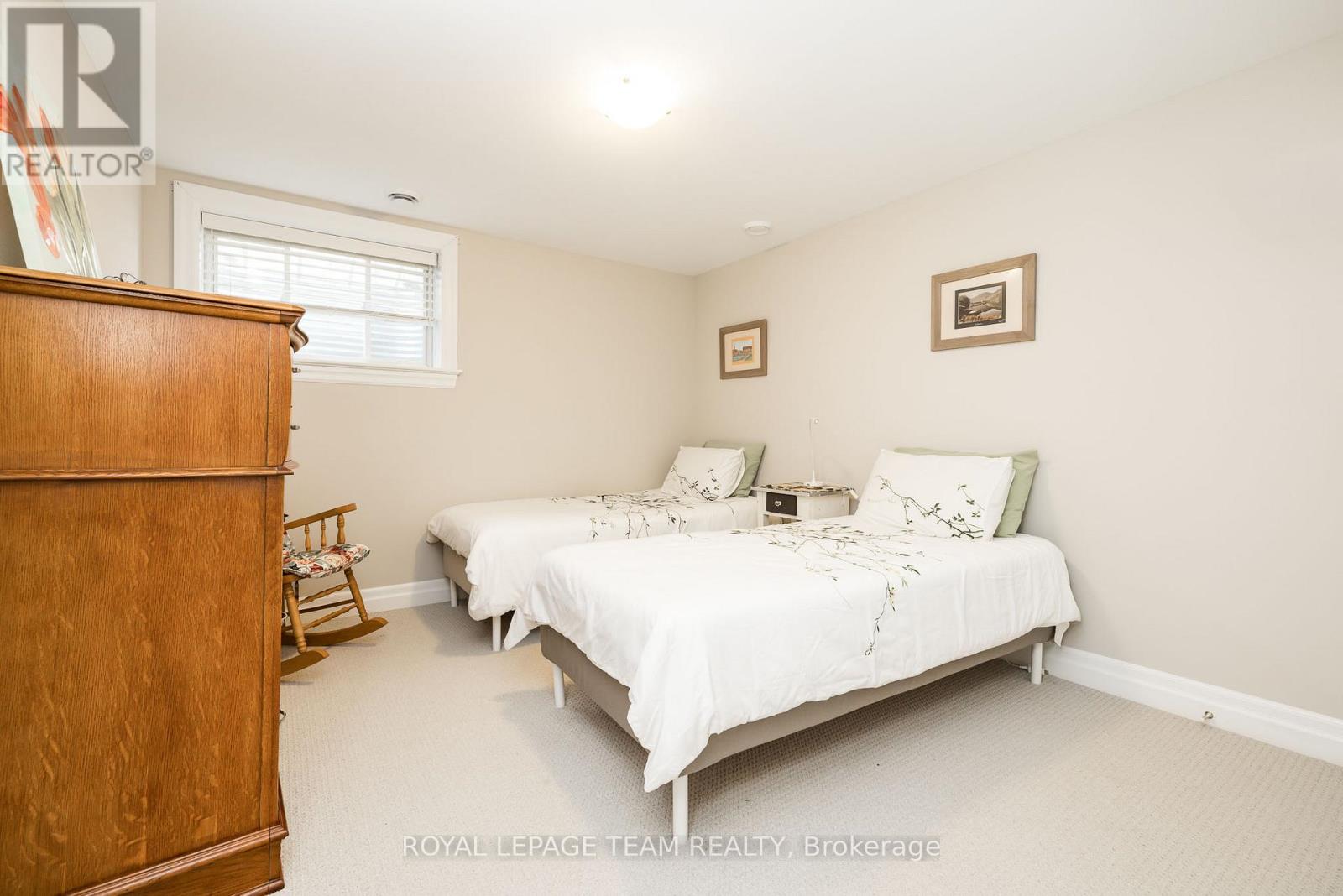 135 TRADEWINDS CRESCENT - 32