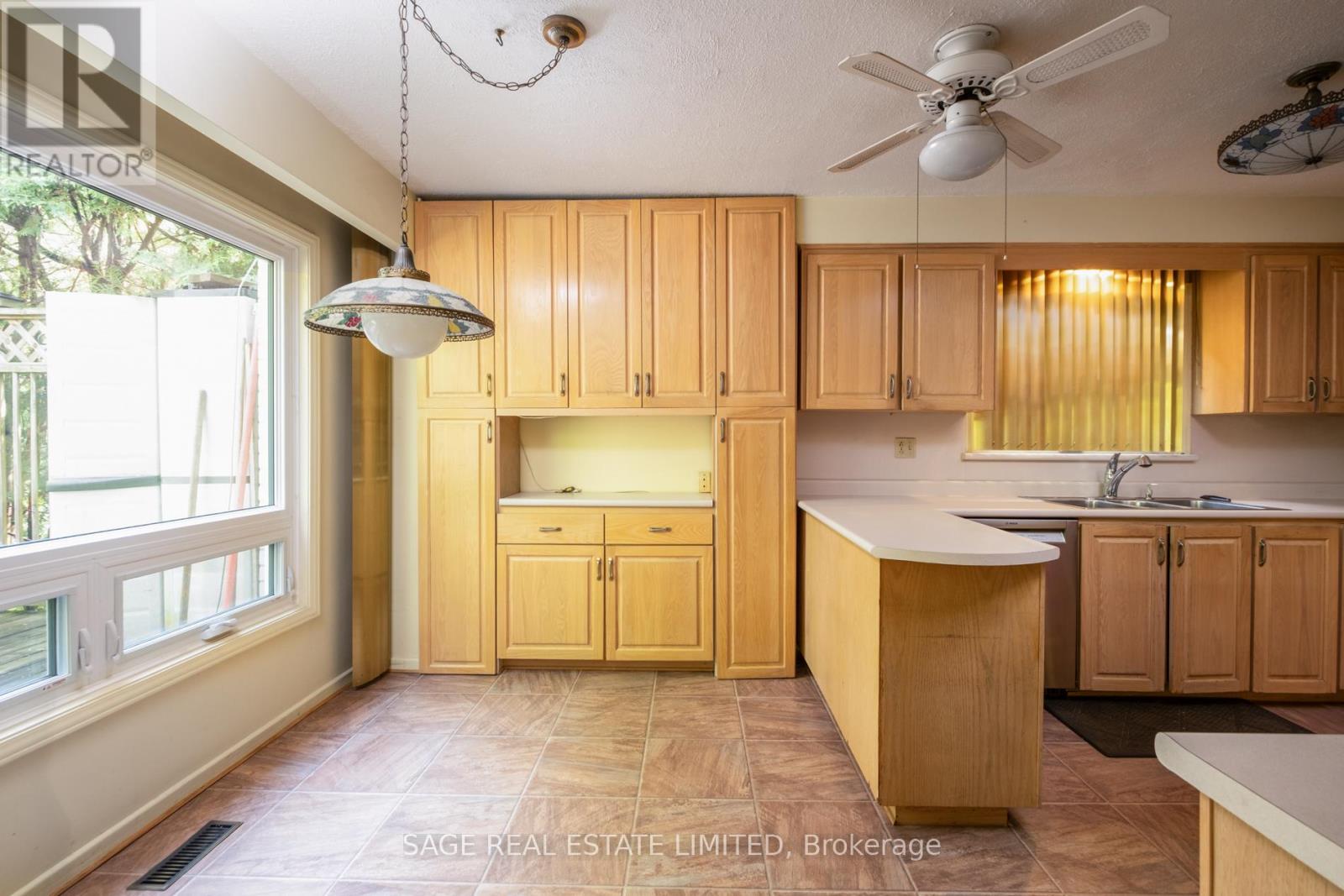 234 YORK MILLS ROAD - 13