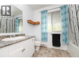 2238 Tamarack Dr, Courtenay, BC V9N9C1 Photo 18