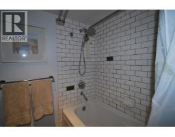 229 10 Renaissance Square, New Westminster, BC V3M7B1 Photo 26