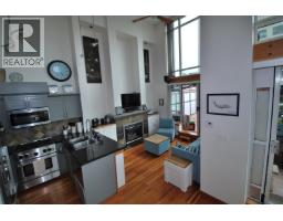 229 10 Renaissance Square, New Westminster, BC V3M7B1 Photo 9