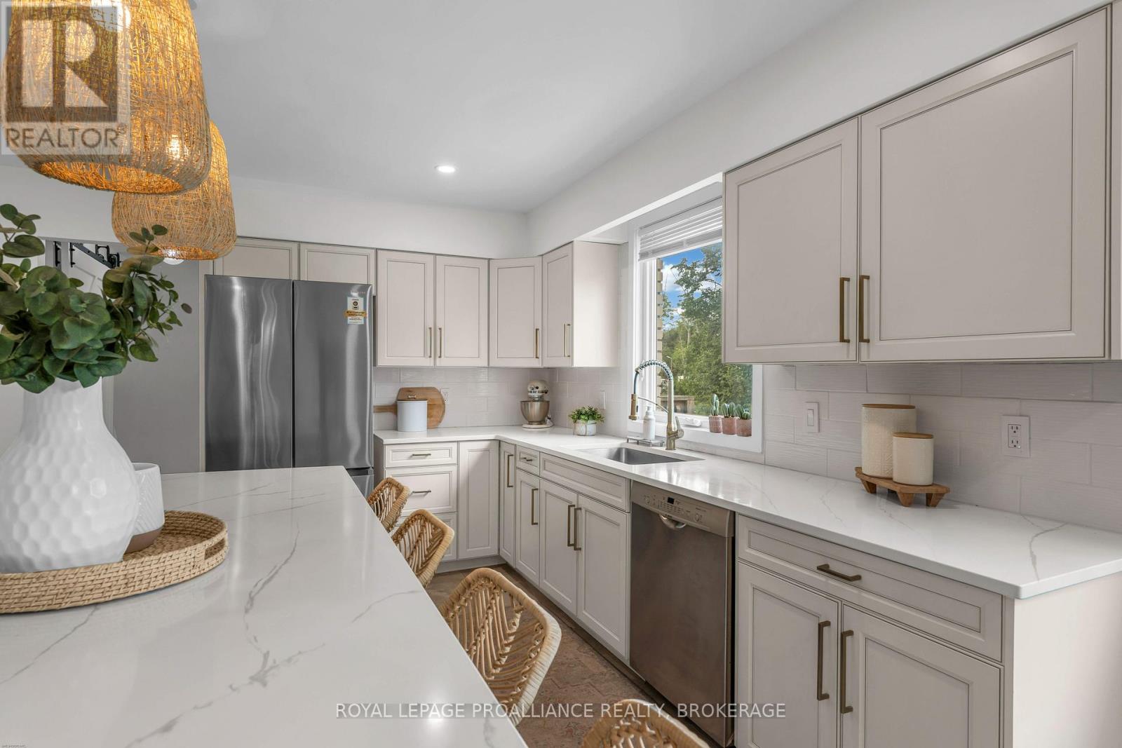 1901 SYDENHAM ROAD - 10