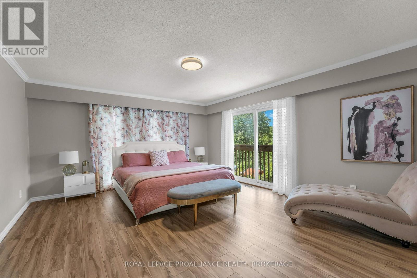 1901 SYDENHAM ROAD - 23