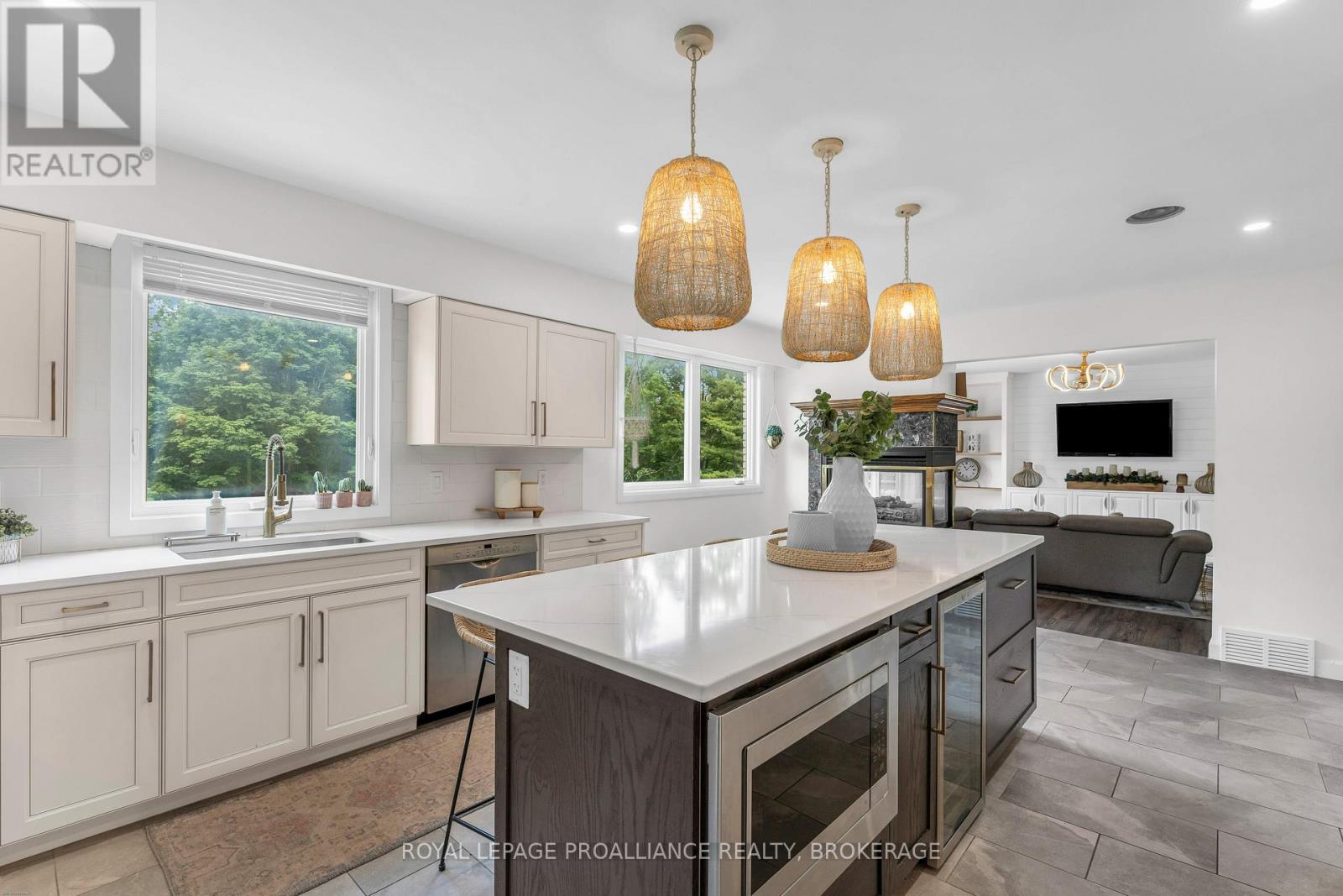 1901 SYDENHAM ROAD - 12