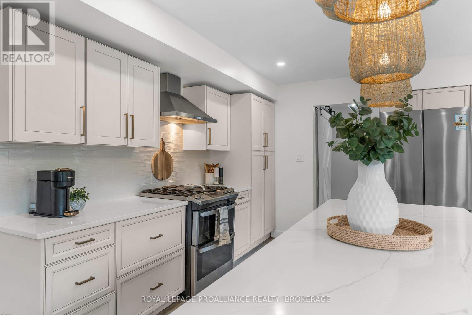 1901 SYDENHAM ROAD - 11