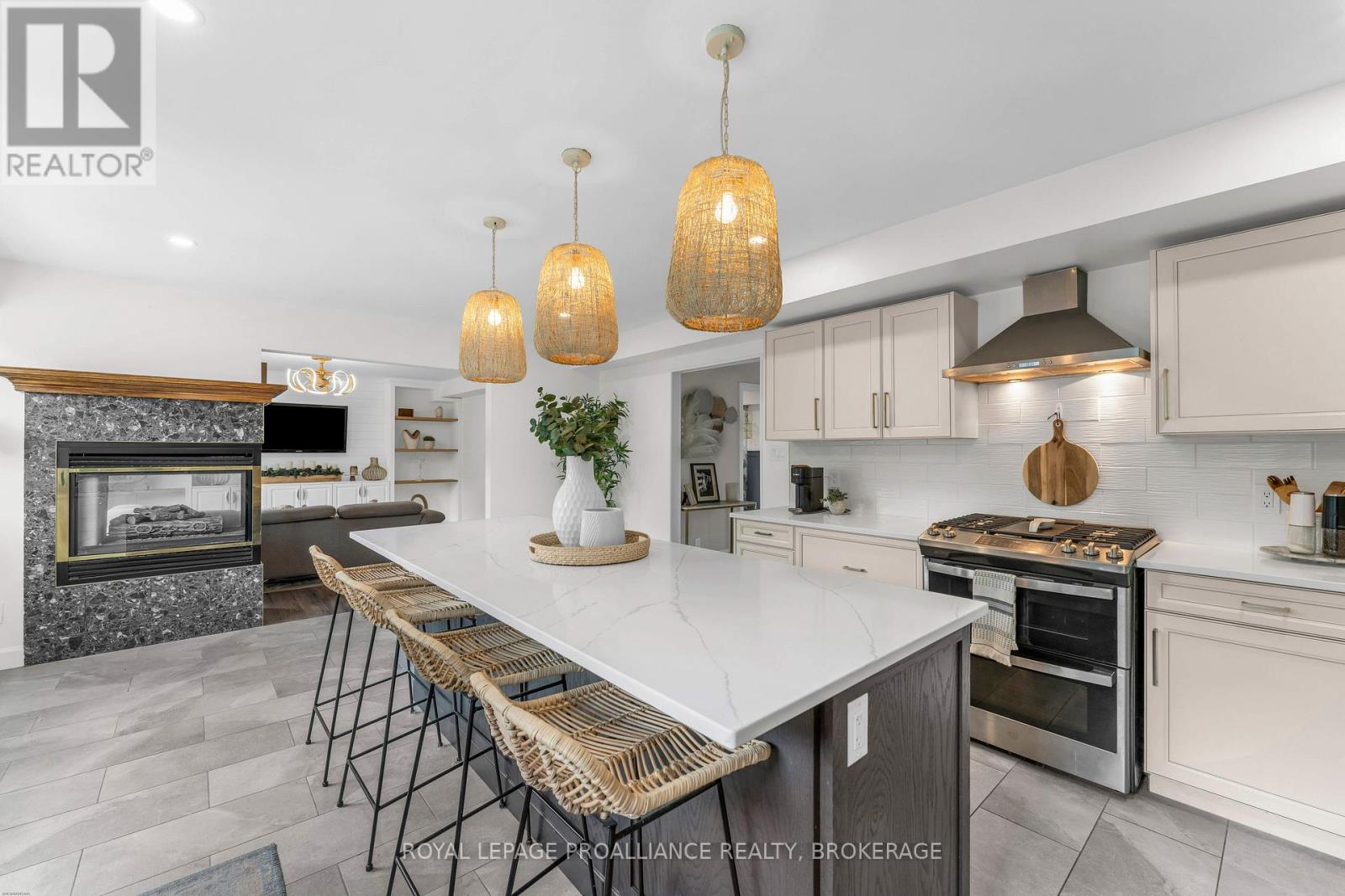 1901 SYDENHAM ROAD - 13