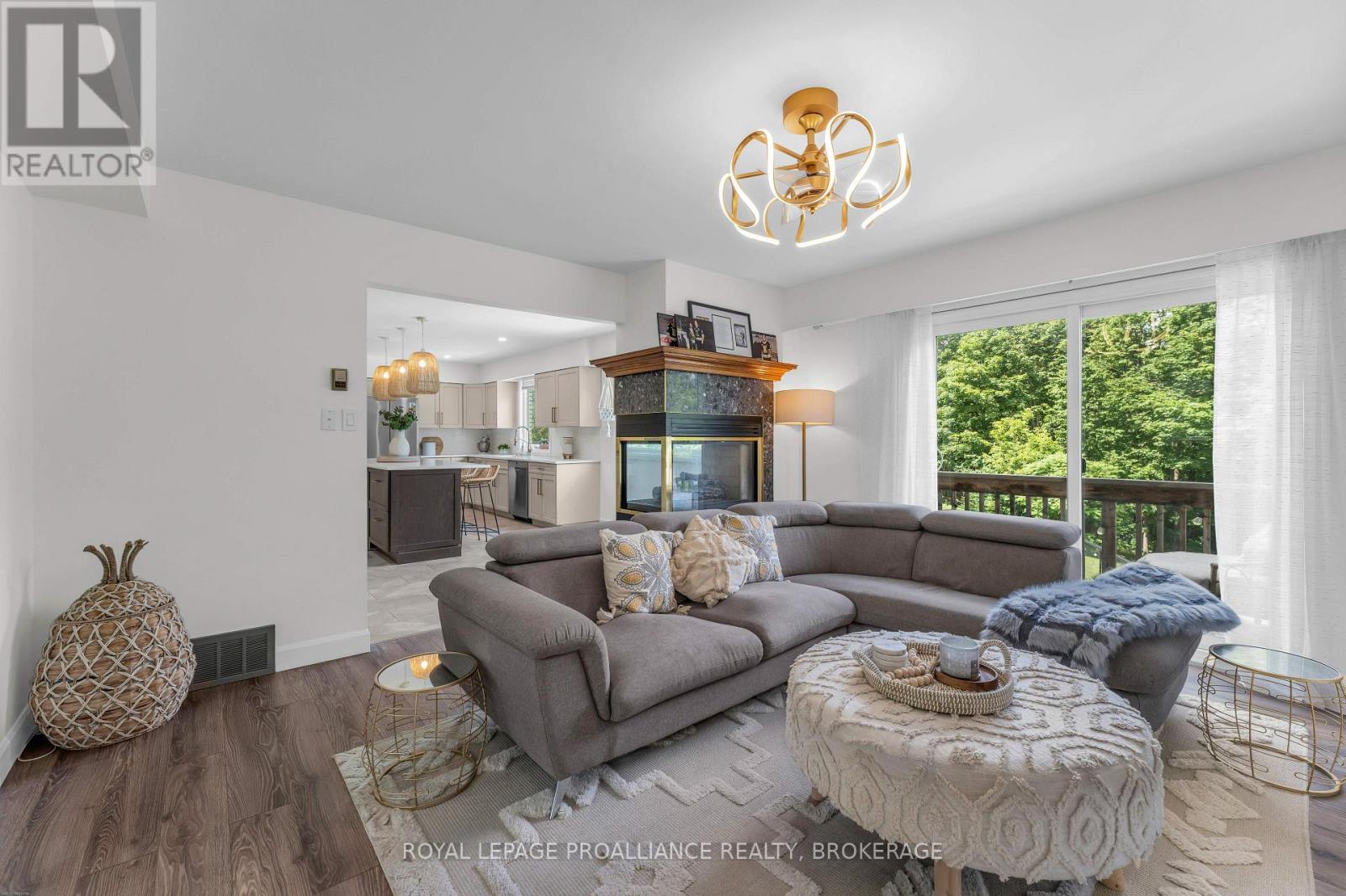 1901 SYDENHAM ROAD - 16