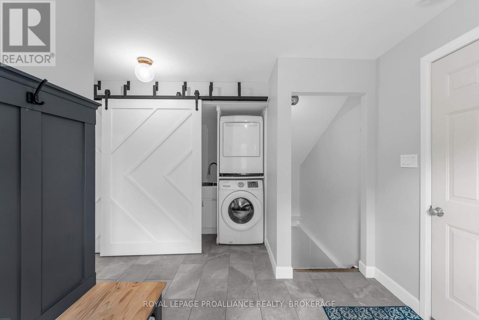 1901 SYDENHAM ROAD - 20