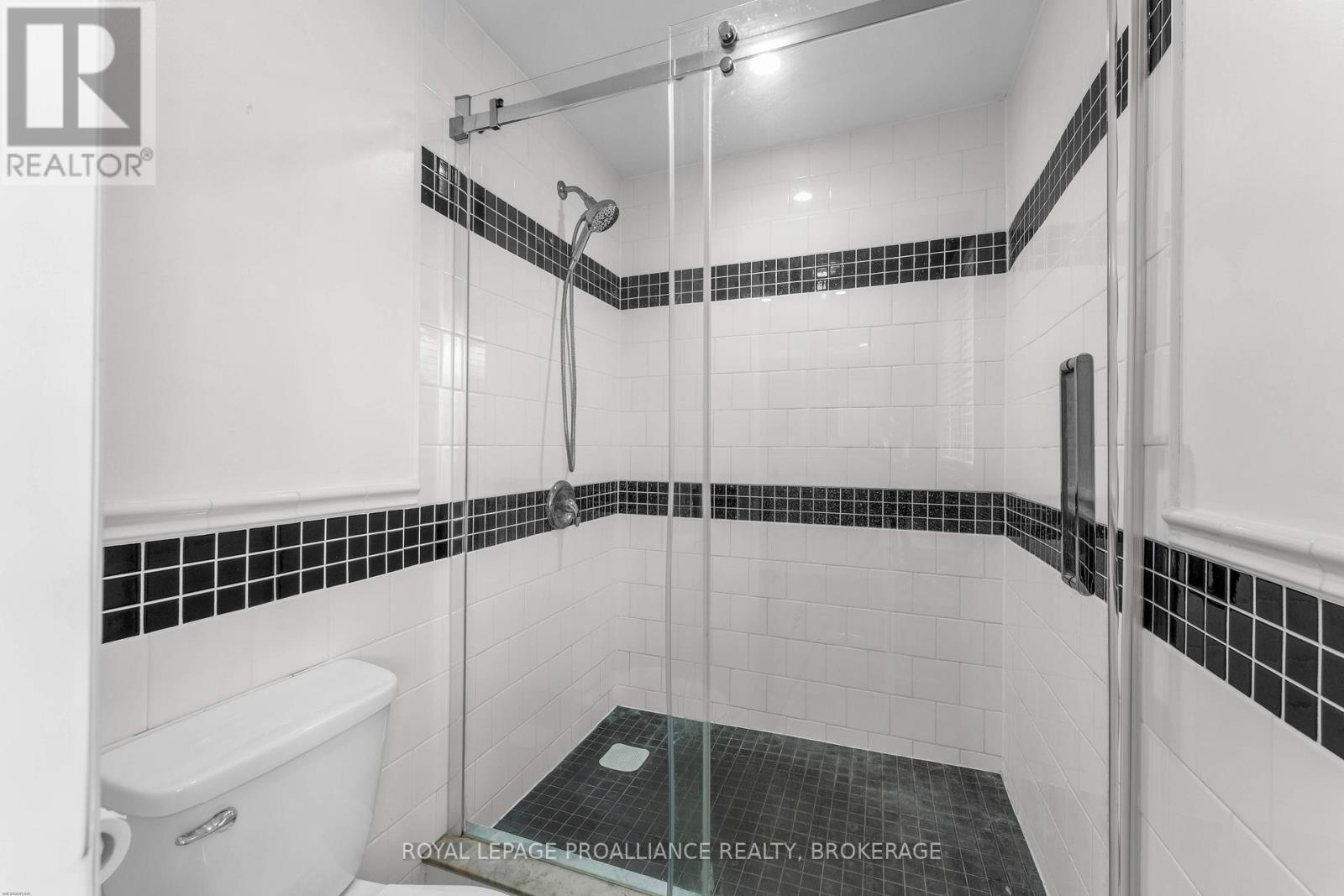 1901 SYDENHAM ROAD - 27