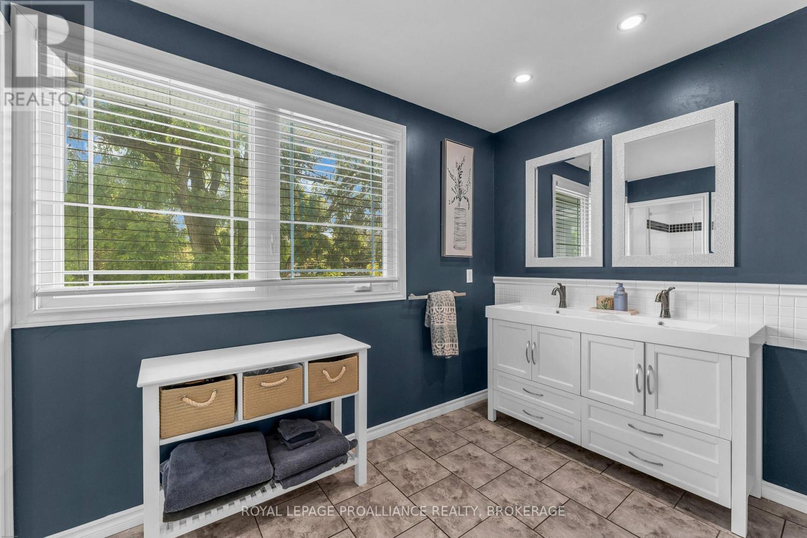 1901 SYDENHAM ROAD - 26