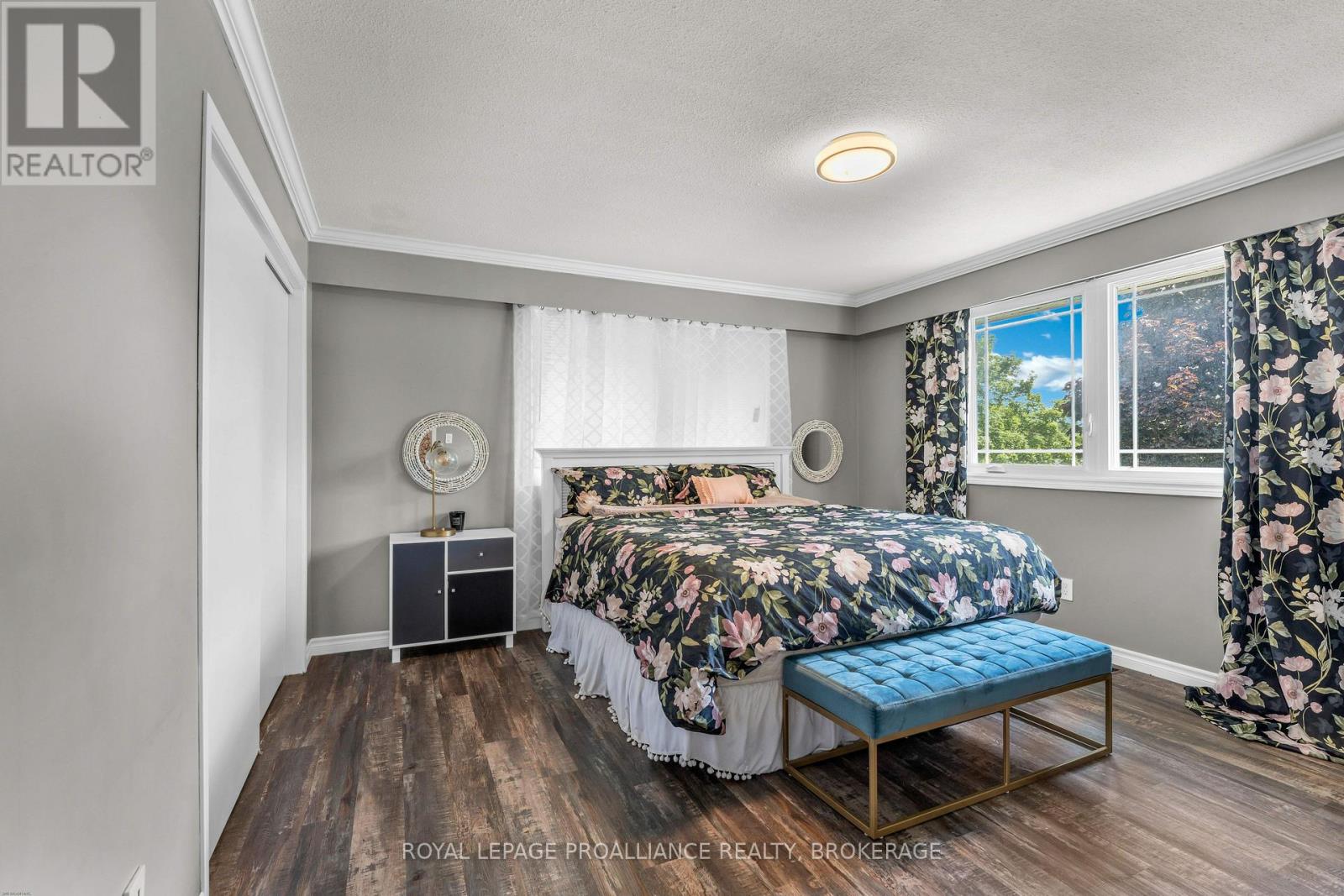 1901 SYDENHAM ROAD - 28