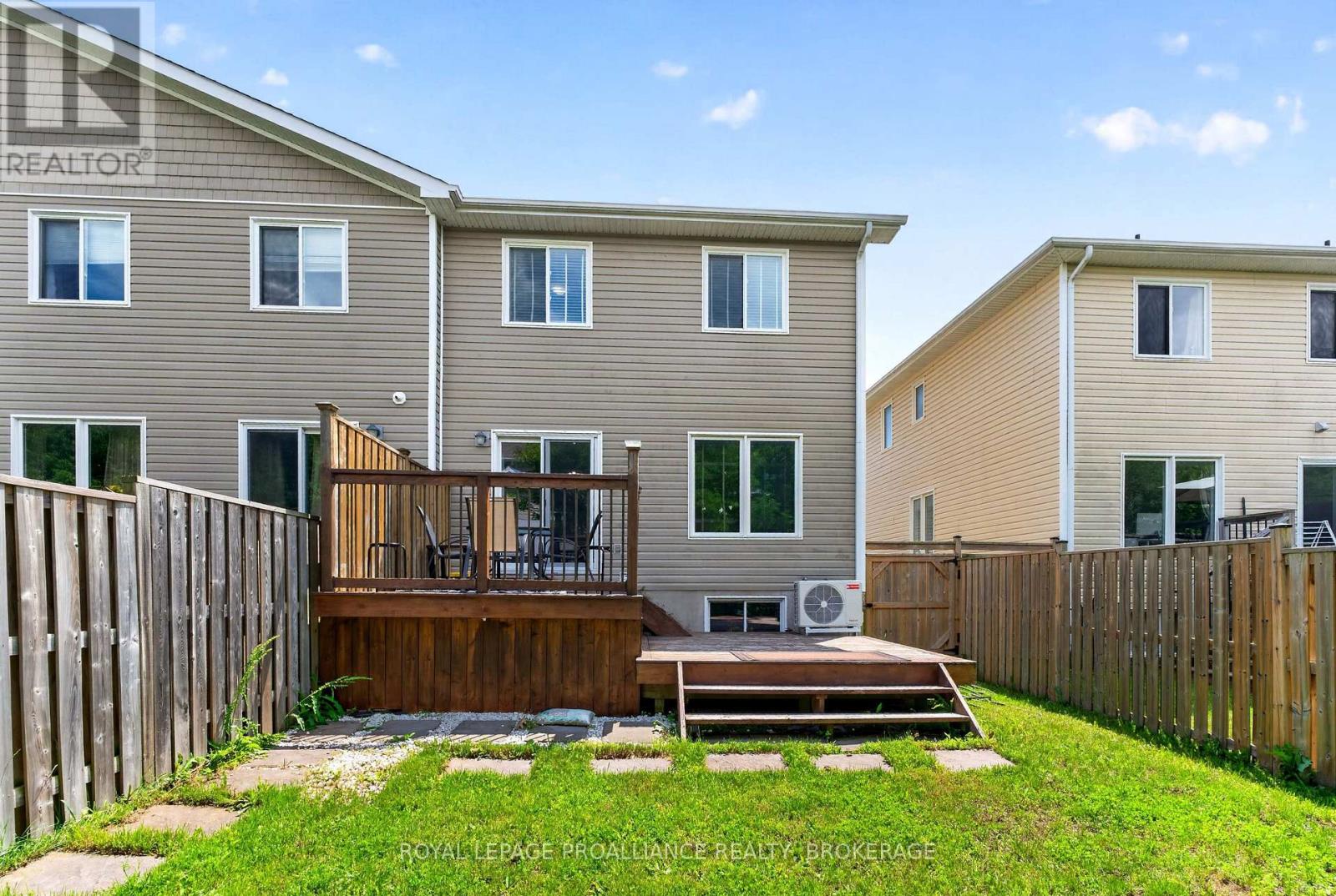 1571 CRIMSON CRESCENT - 35