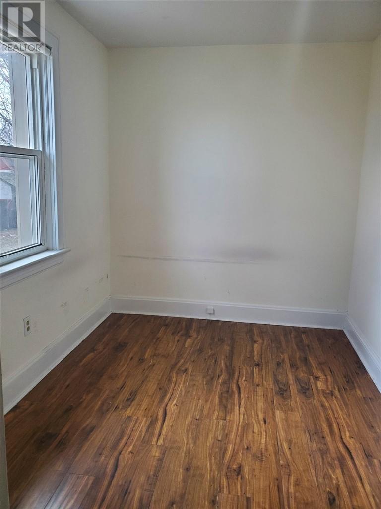 1215 Notre Dame Avenue - 8