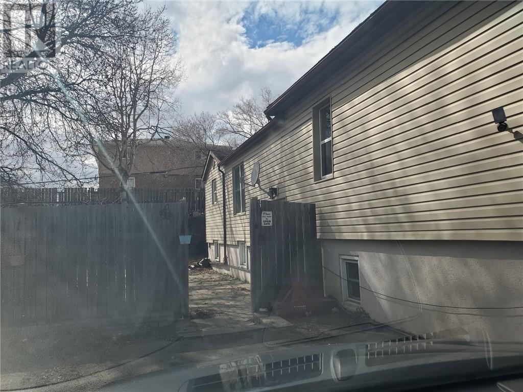 1215 Notre Dame Avenue - 3