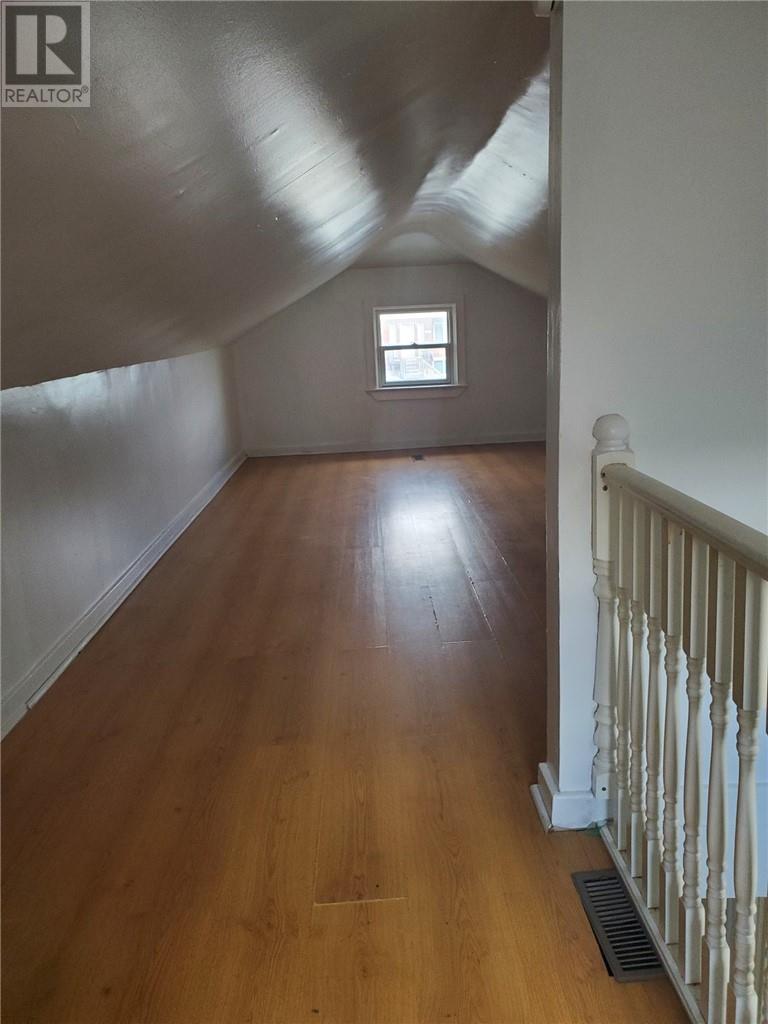 1215 Notre Dame Avenue - 12