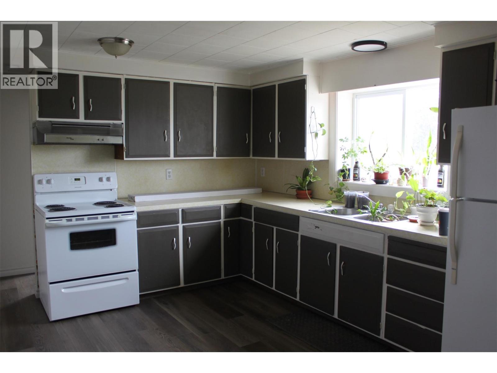 #1-4 208 Nelson Avenue - 23