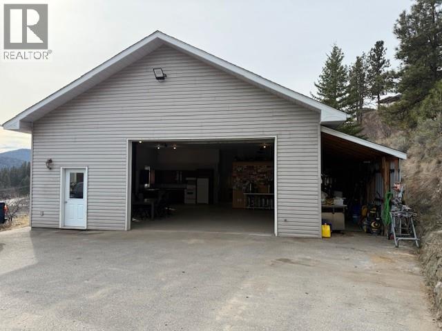 6220 Simpson Road, Summerland