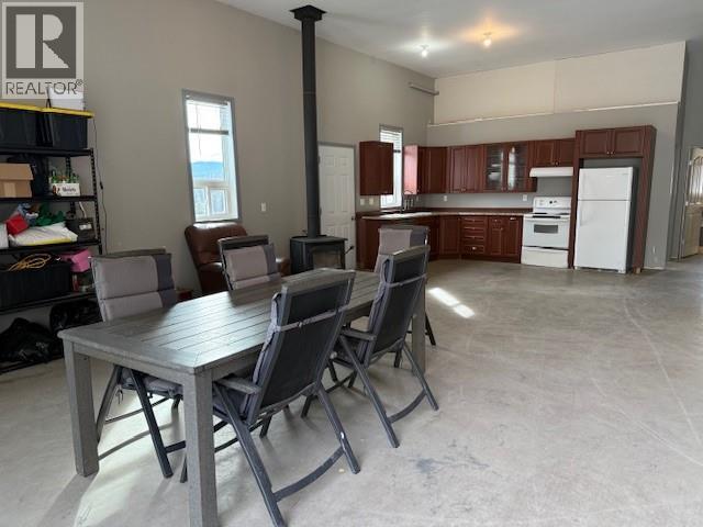 6220 Simpson Road, Summerland
