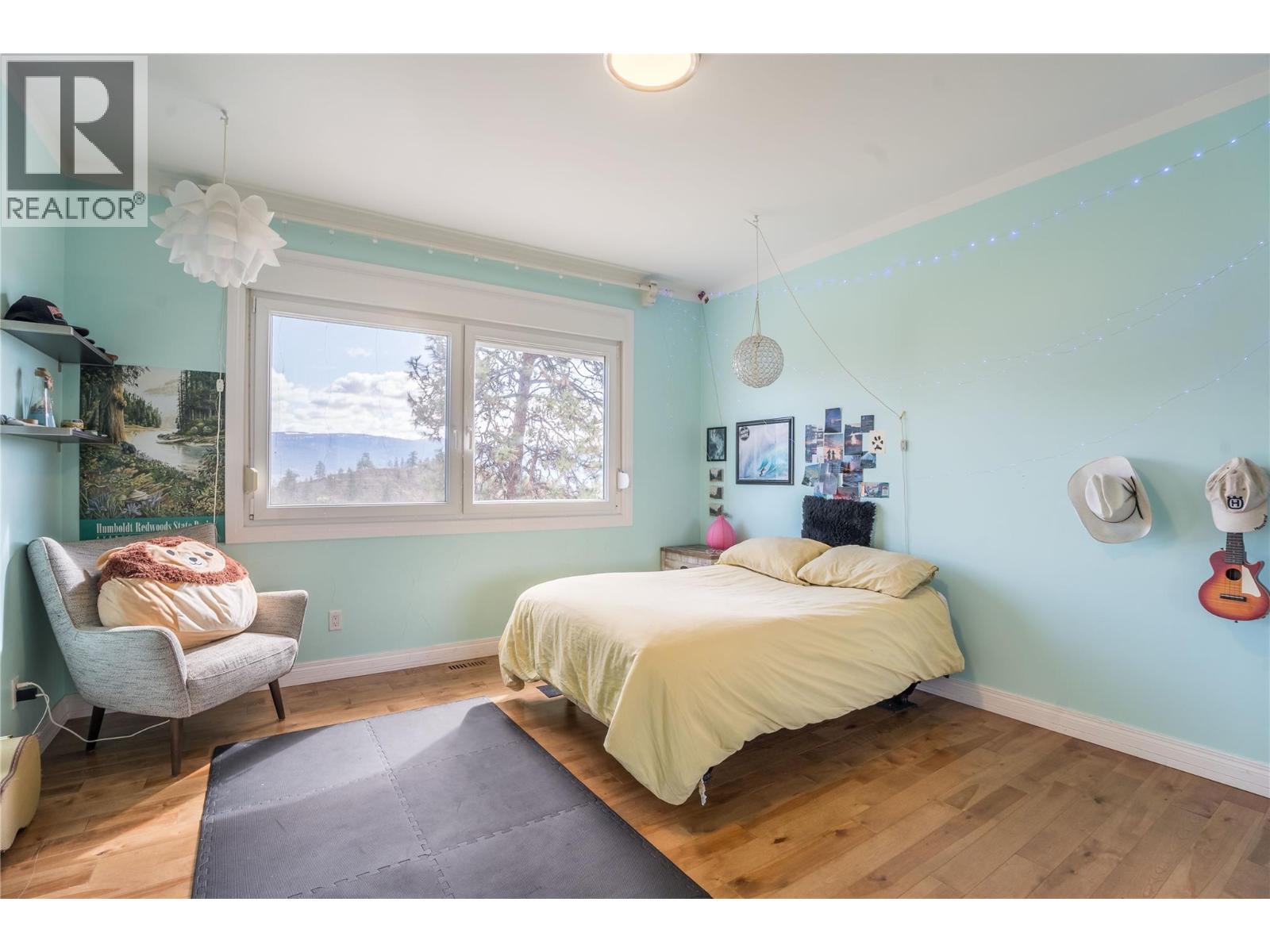 6220 Simpson Road, Summerland