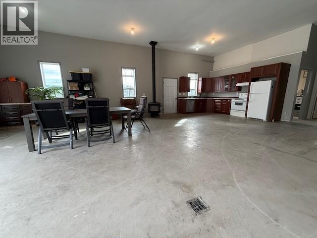 6220 Simpson Road, Summerland