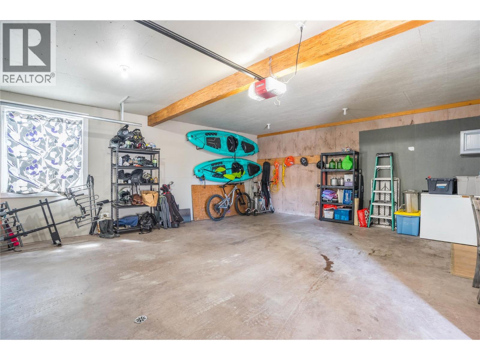 6220 Simpson Road, Summerland