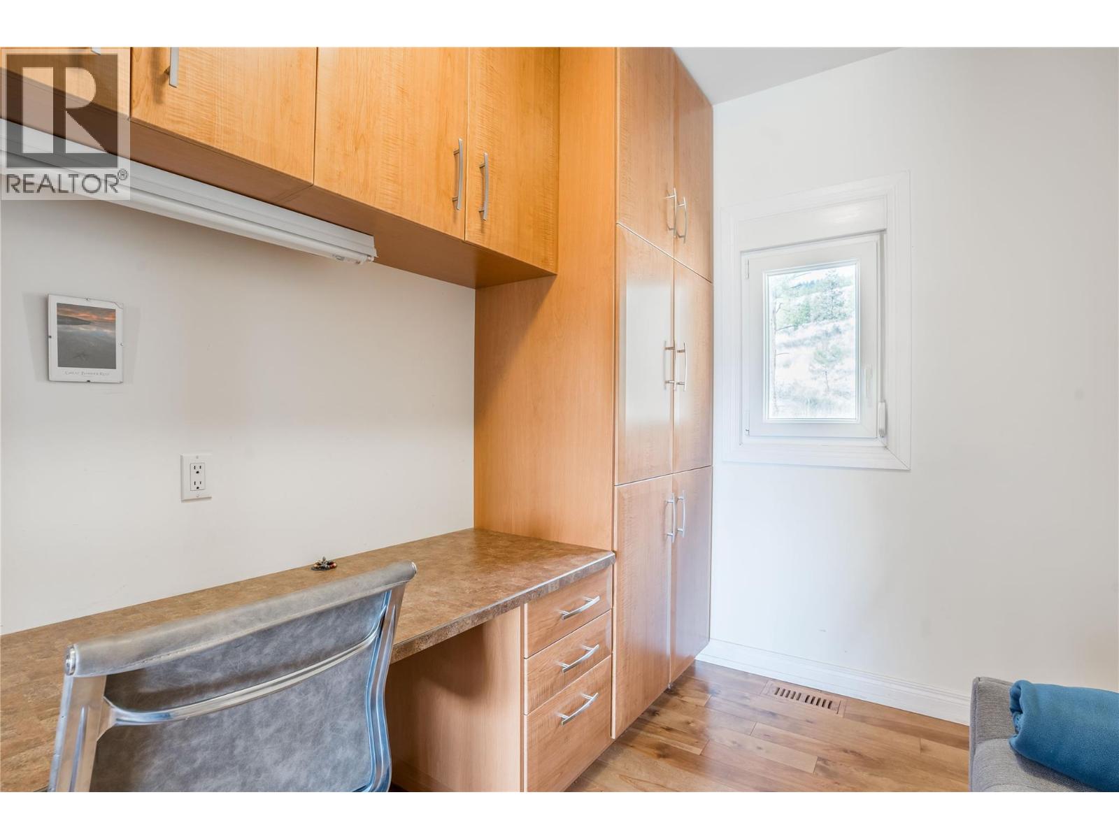6220 Simpson Road, Summerland
