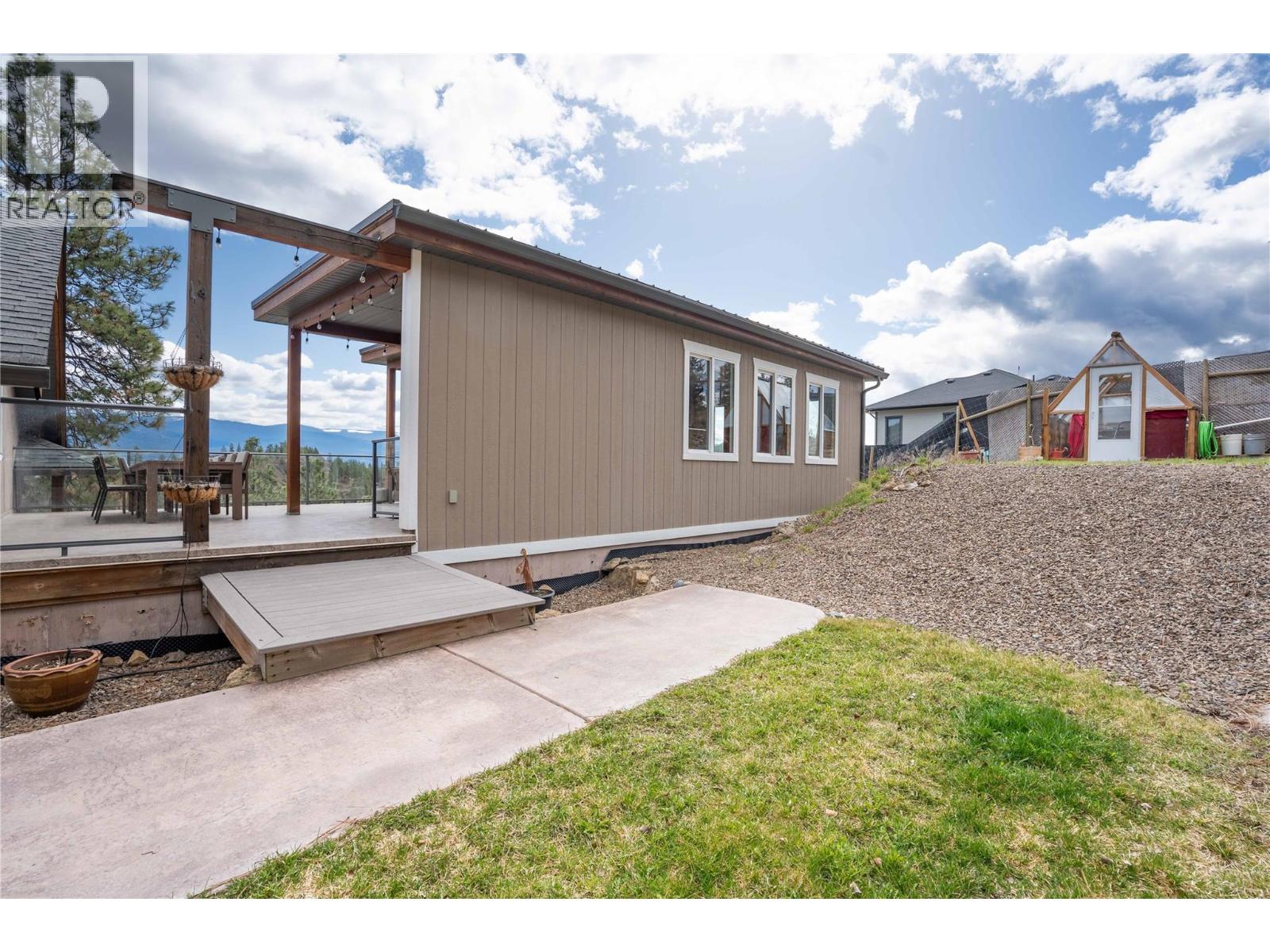 6220 Simpson Road, Summerland