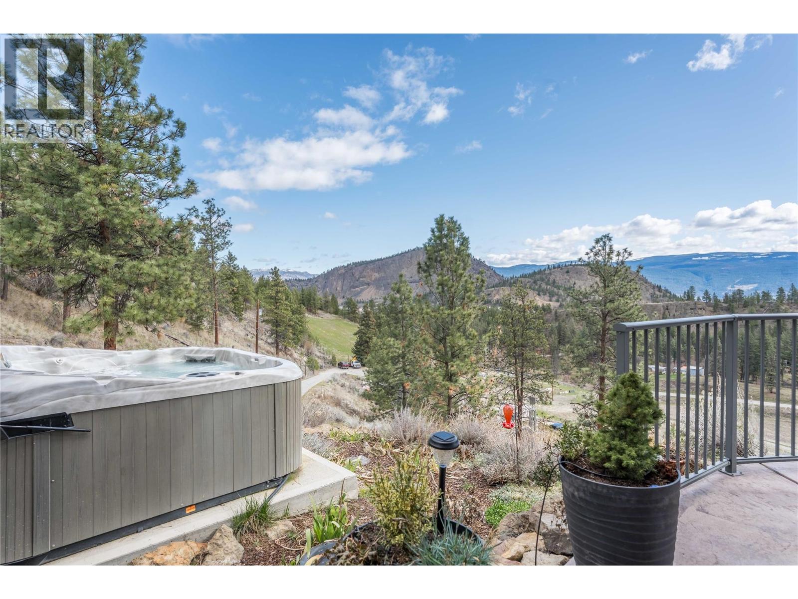 6220 Simpson Road, Summerland