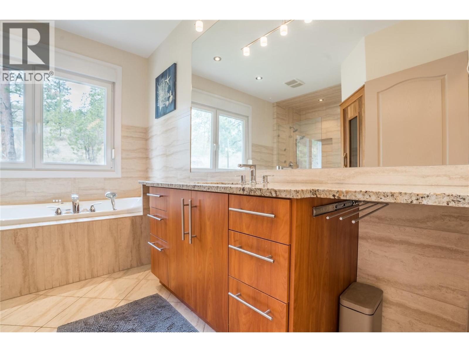 6220 Simpson Road, Summerland