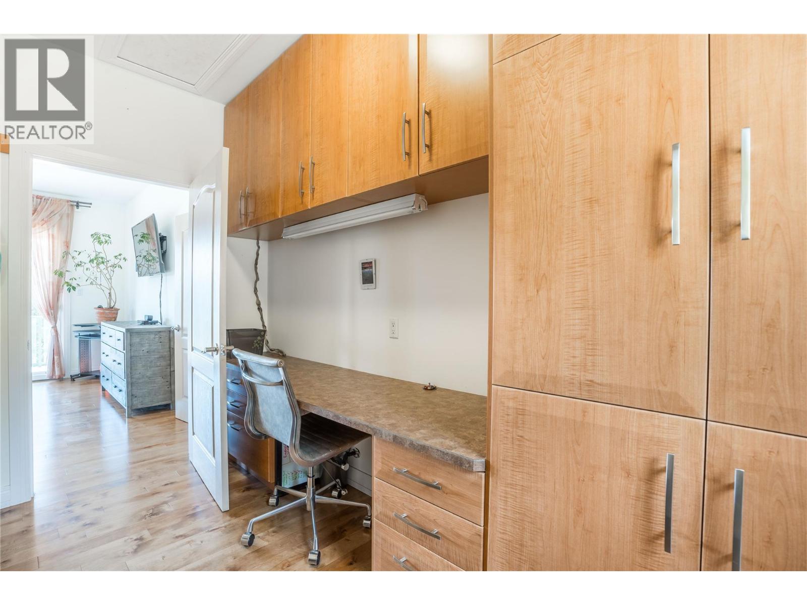 6220 Simpson Road, Summerland