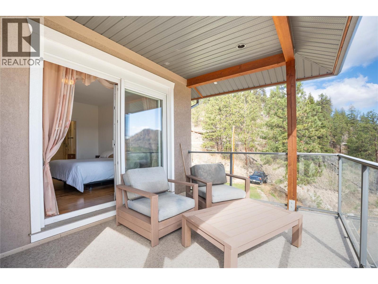 6220 Simpson Road, Summerland