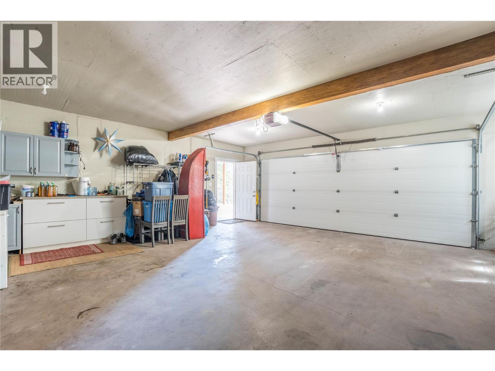 6220 Simpson Road, Summerland