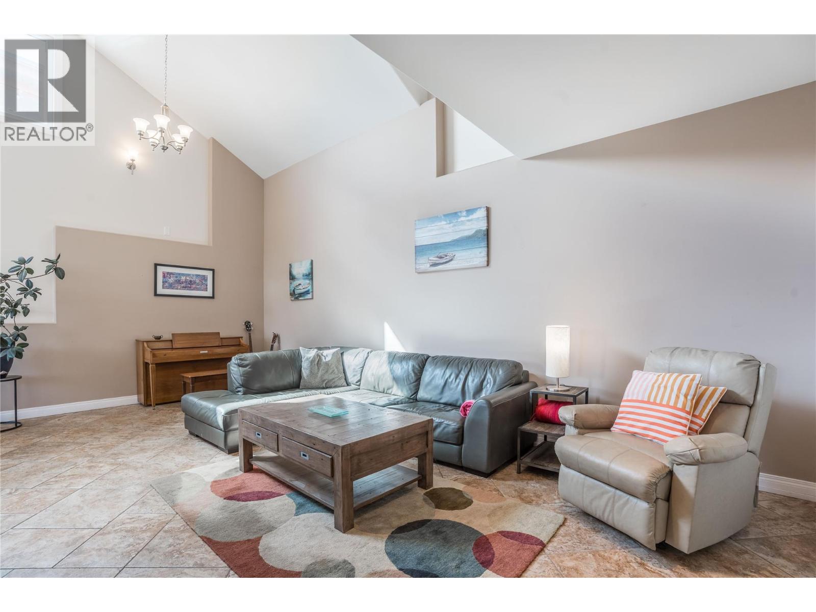 6220 Simpson Road, Summerland