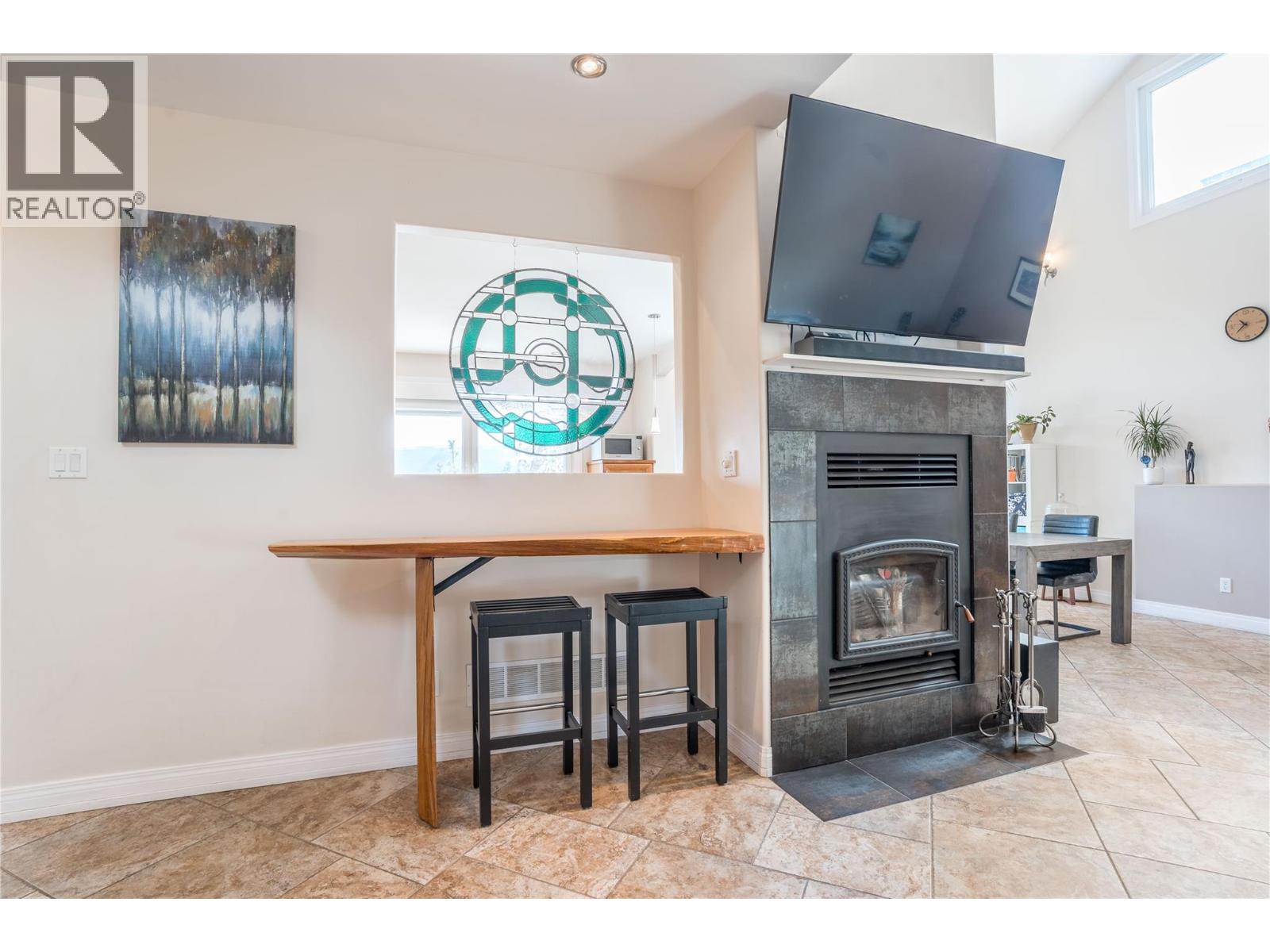 6220 Simpson Road, Summerland