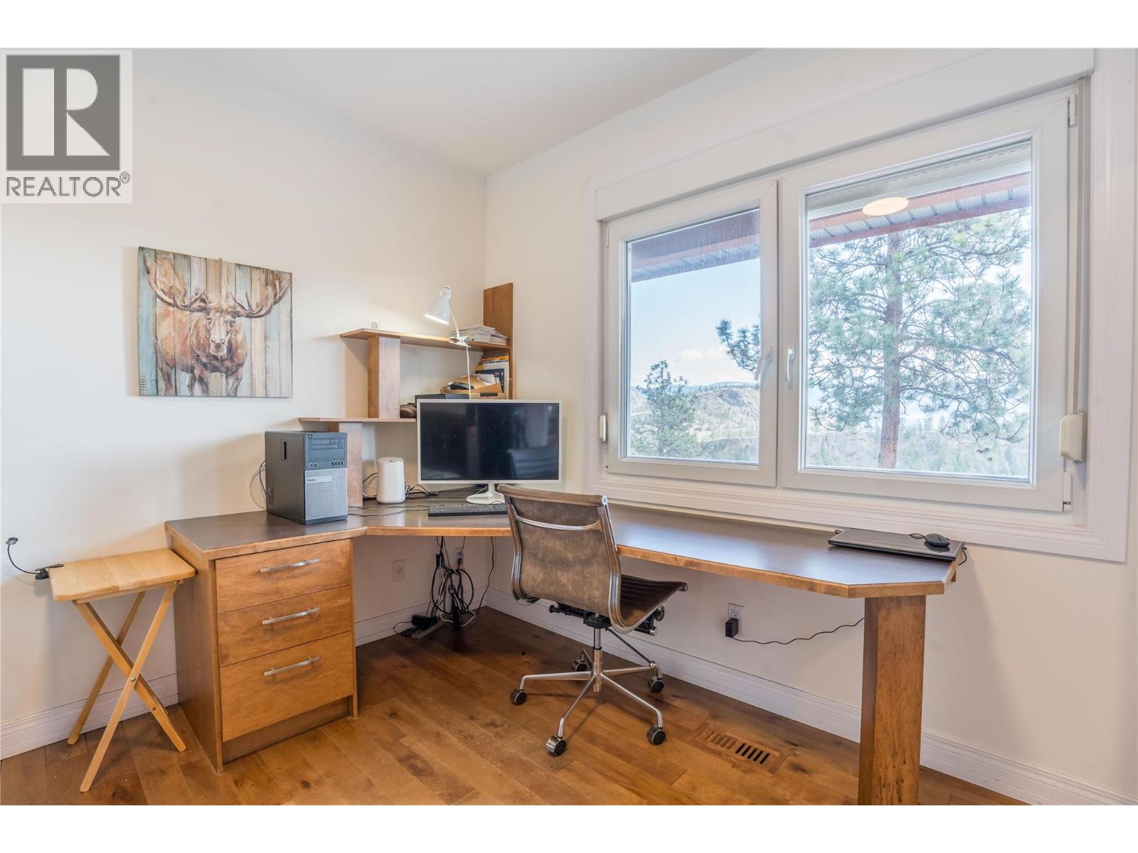 6220 Simpson Road, Summerland
