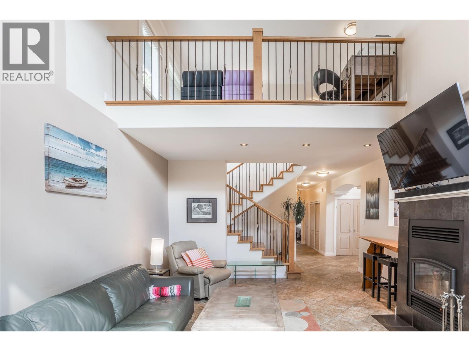 6220 Simpson Road, Summerland
