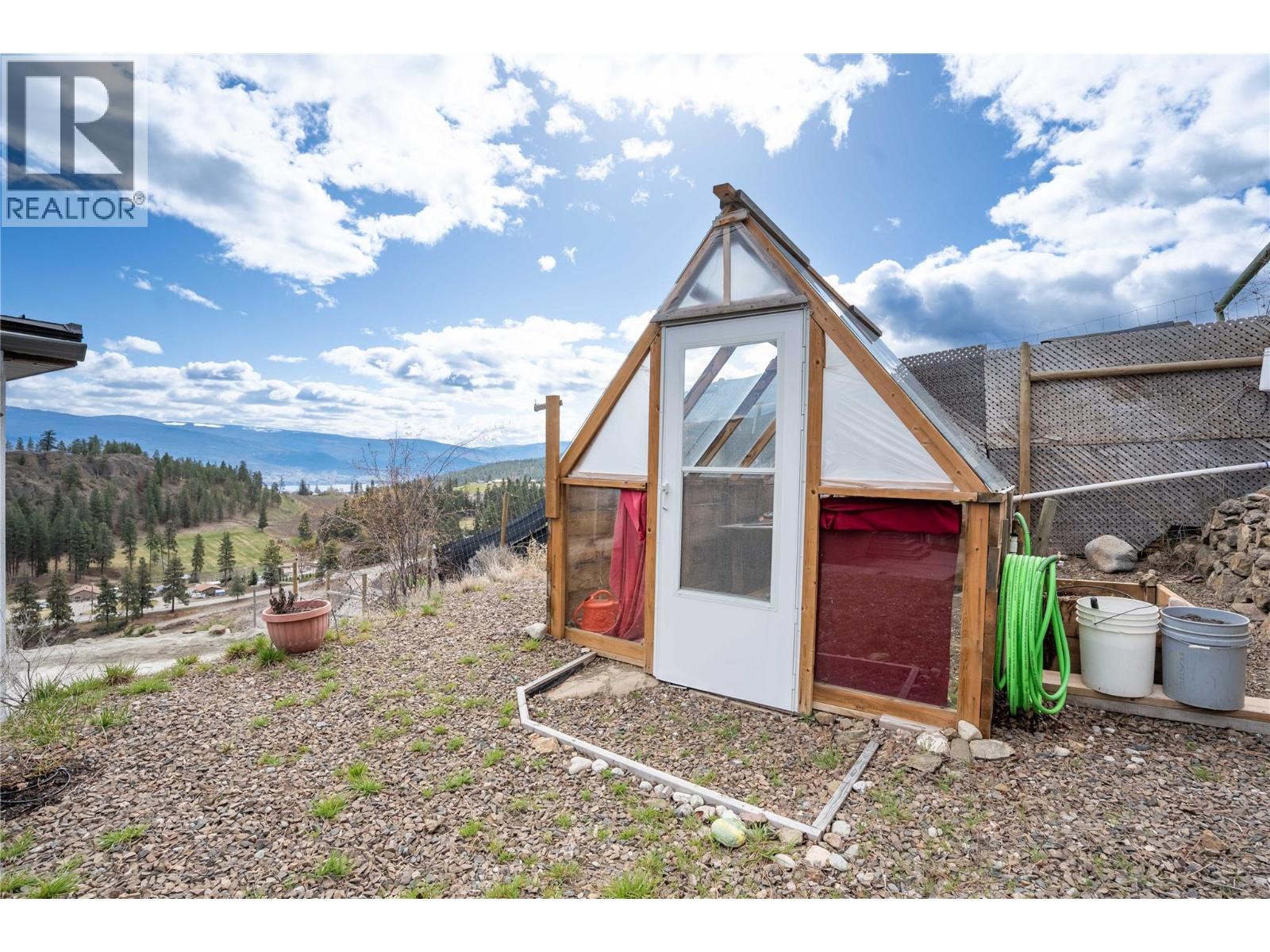6220 Simpson Road, Summerland