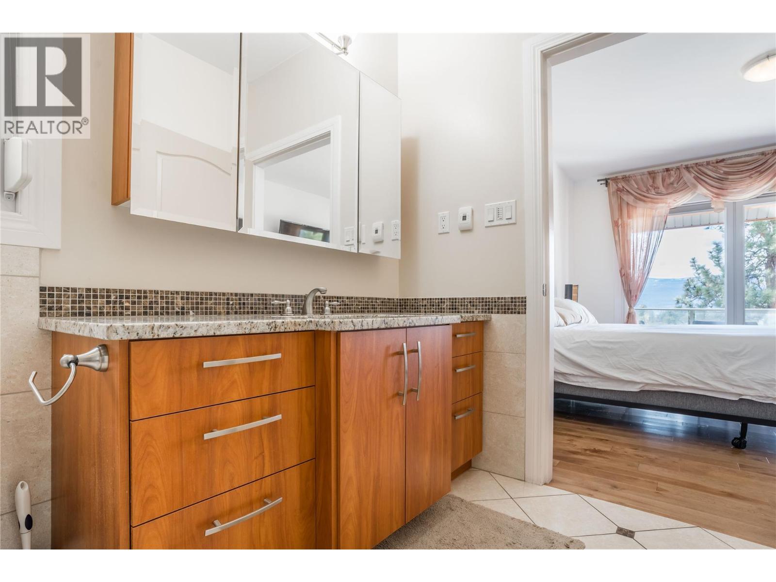 6220 Simpson Road, Summerland