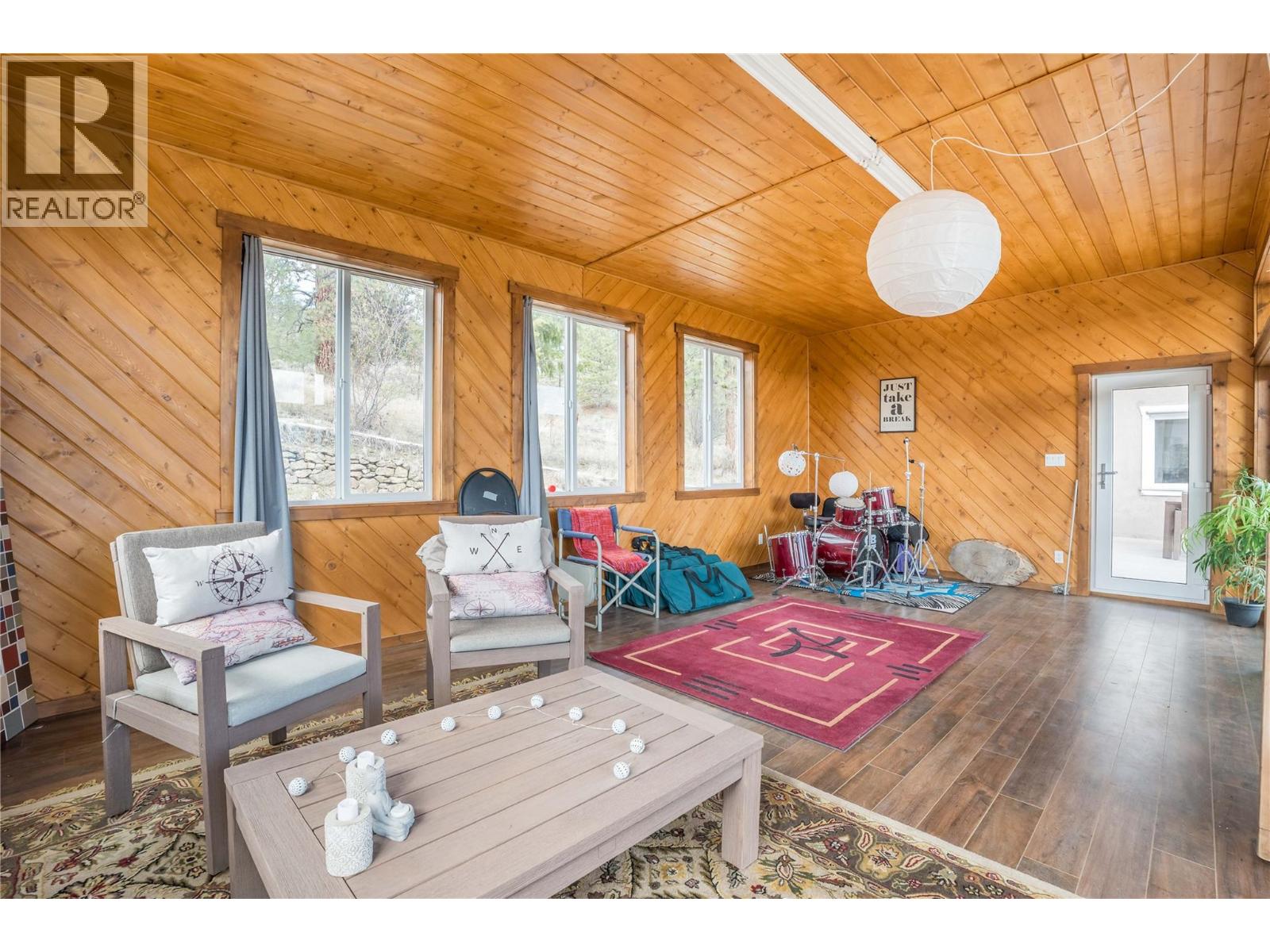 6220 Simpson Road, Summerland