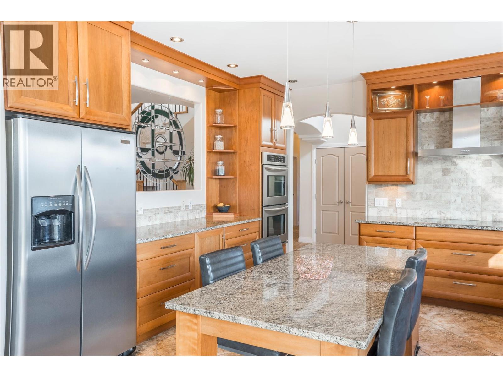 6220 Simpson Road, Summerland