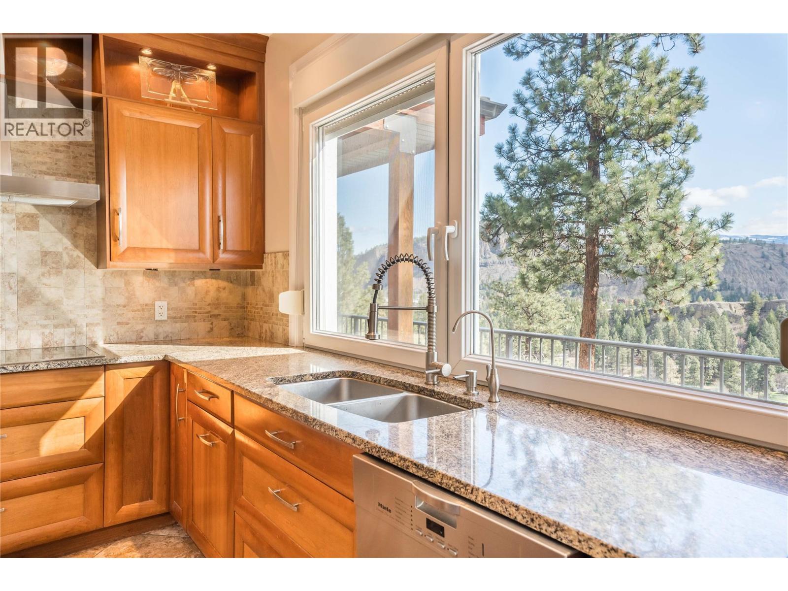 6220 Simpson Road, Summerland