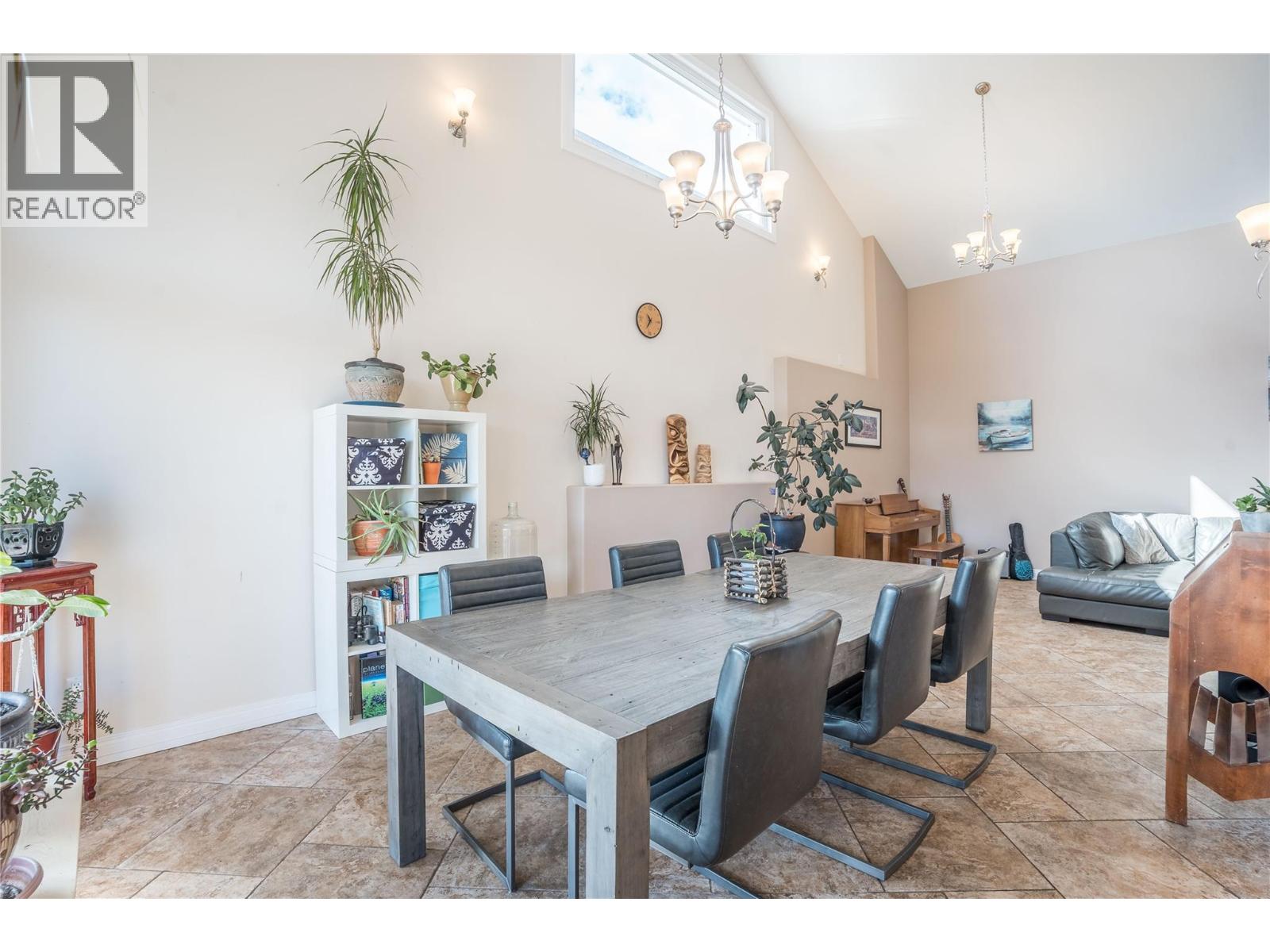 6220 Simpson Road, Summerland